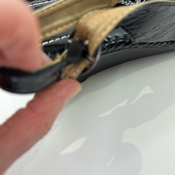 Elegant Black Wedge Sandals - Picture 10 of 11